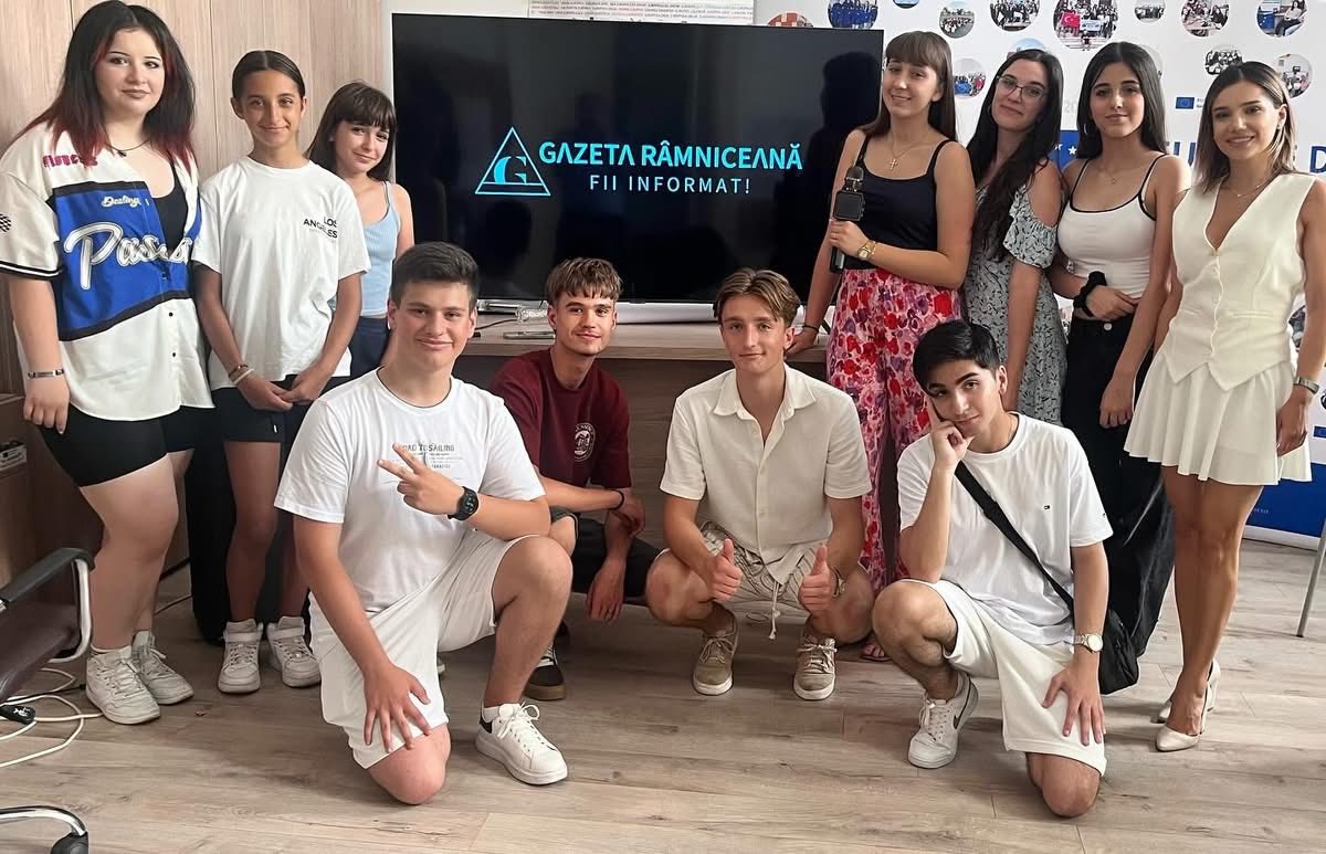 PUTEREA CUVÂNTULUI ȘI ARTA JURNALISMULUI LA RÂMNICU SĂRAT: TINERII ÎNVAȚĂ SĂ SCRIE ISTORIA LOCALĂ ALĂTURI DE PROFESIONIȘTI